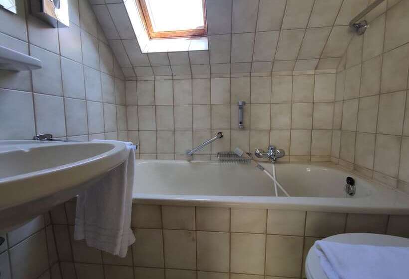 이코노미 룸, Gut Funkenhof