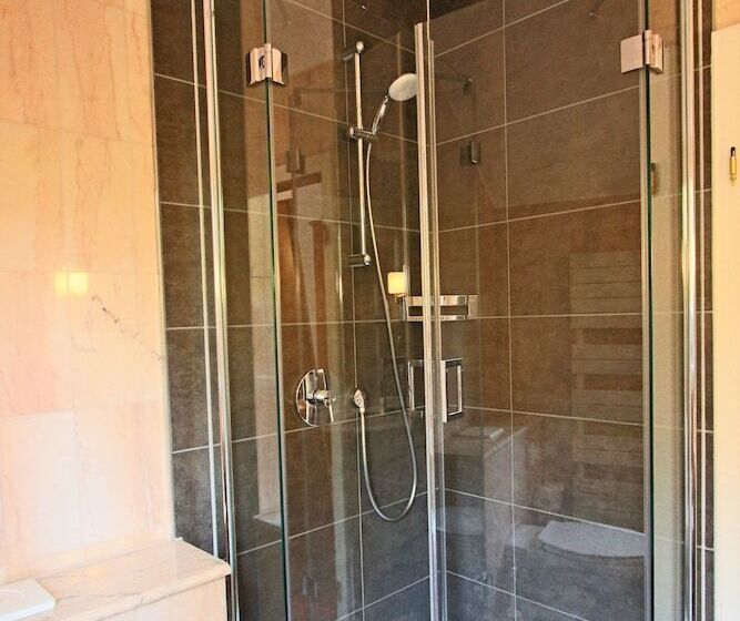 Номер Комфорт, Hardtwald