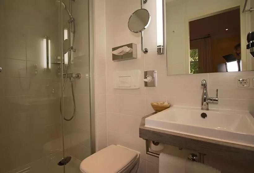 Comfort Yhden Hengen Huone, Hardtwald