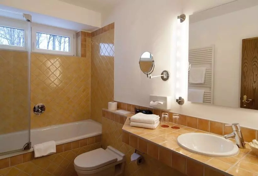 Comfort Yhden Hengen Huone, Hardtwald