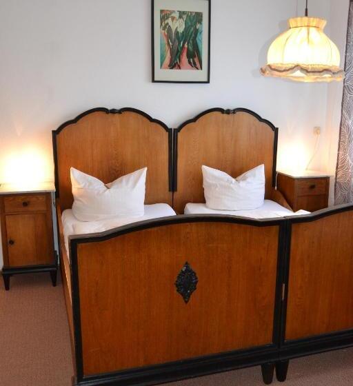 غرفة قياسية ثلاثية, Hofreit Am Bierkeller