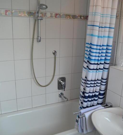 غرفة قياسية ثلاثية, Hofreit Am Bierkeller