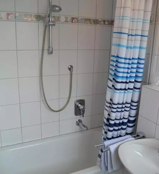 Standard Kolmen Hengen Huone, Hofreit Am Bierkeller