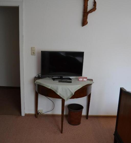 غرفة قياسية ثلاثية, Hofreit Am Bierkeller