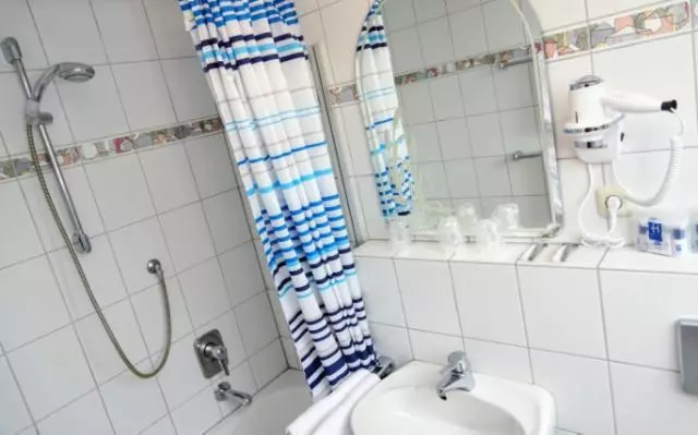 Standard Neljän Hengen Huone, Hofreit Am Bierkeller