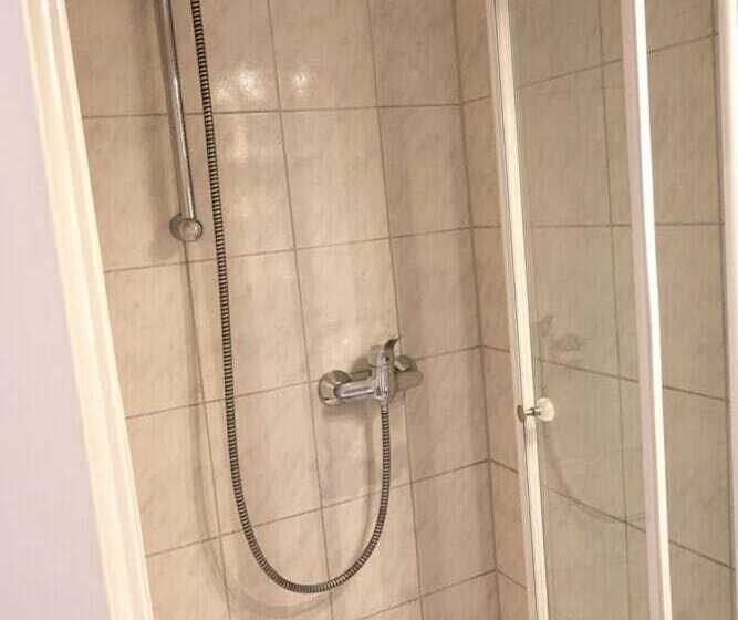 غرفة قياسية ثلاثية, Hofreit Am Bierkeller