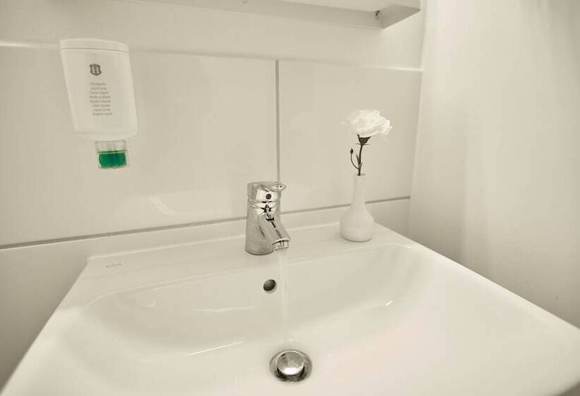 غرفة قياسية مزوَّدة بشُرفة, Moguntia