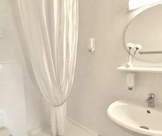 اتاق استاندارد با بالکن, Moguntia