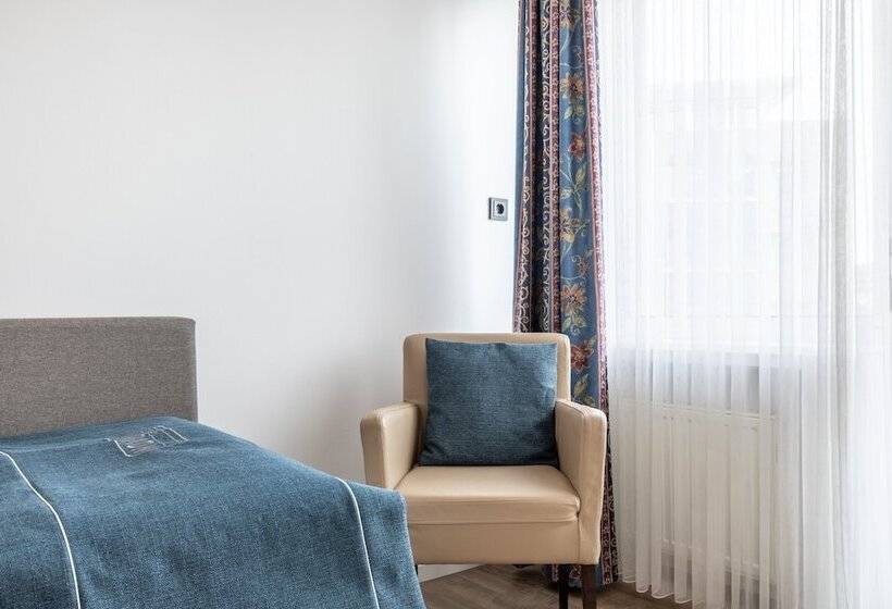 اتاق استاندارد سه نفره, Continental Frankfurt
