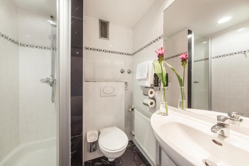 اتاق استاندارد سه نفره, Continental Frankfurt