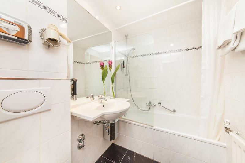 غرفة قياسية ثلاثية, Continental Frankfurt