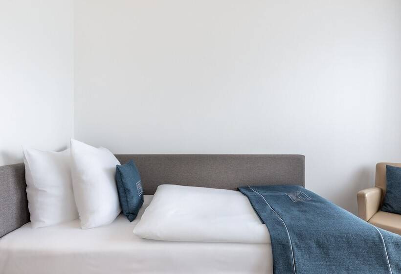 اتاق استاندارد سه نفره, Continental Frankfurt