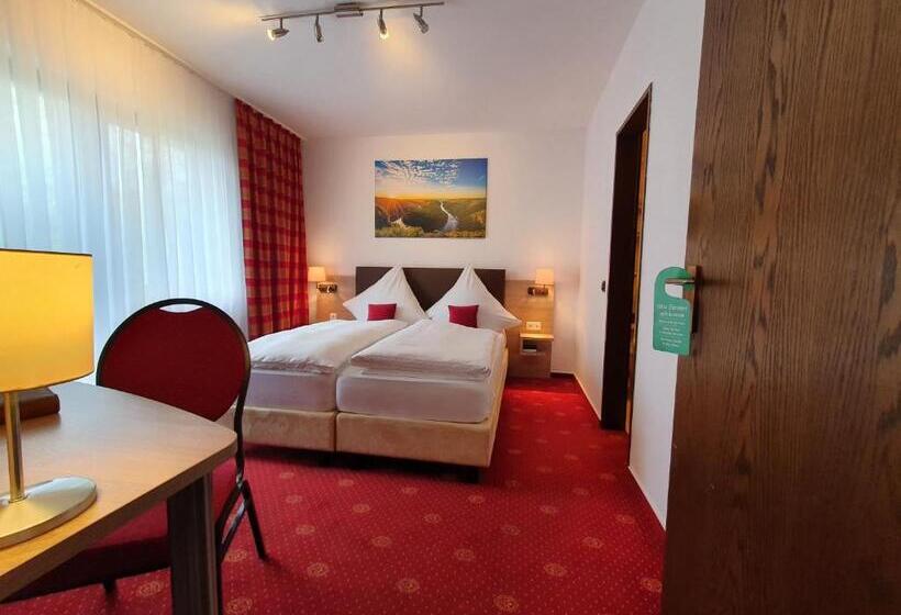 חדר סטנדרט לשלושה, Und Weingut Karlsmühle