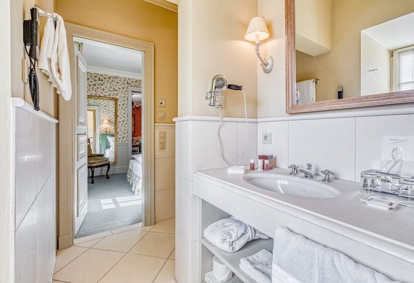 جناح جونيور ديلوكس, Wald & Schlosshotel Friedrichsruhe