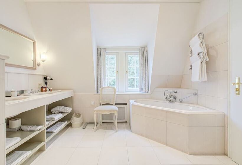 جناح جونيور ديلوكس, Wald & Schlosshotel Friedrichsruhe