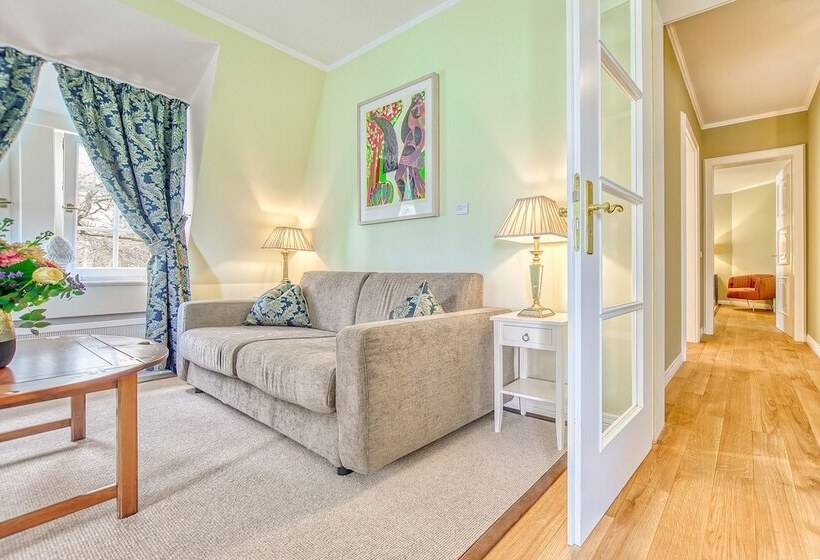 جناح جونيور ديلوكس, Wald & Schlosshotel Friedrichsruhe