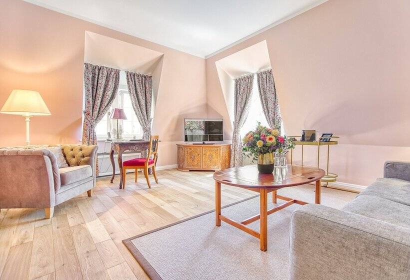 جناح جونيور ديلوكس, Wald & Schlosshotel Friedrichsruhe