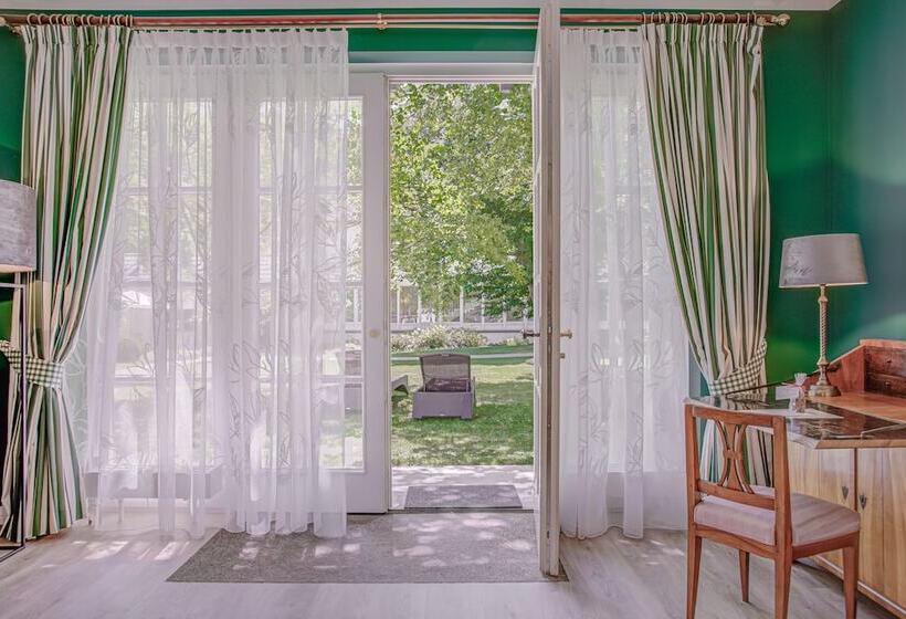 جناح جونيور كومفورت, Wald & Schlosshotel Friedrichsruhe