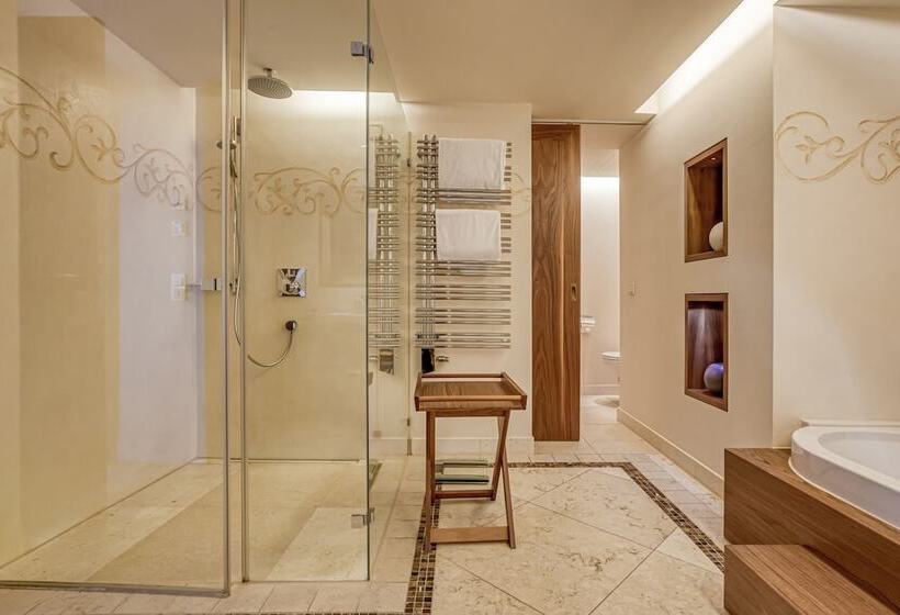 جناح ديلوكس, Wald & Schlosshotel Friedrichsruhe