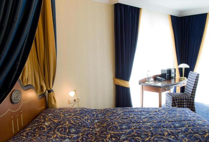 سوییت جونیور, Moselstern Hotel Brixiade &triton