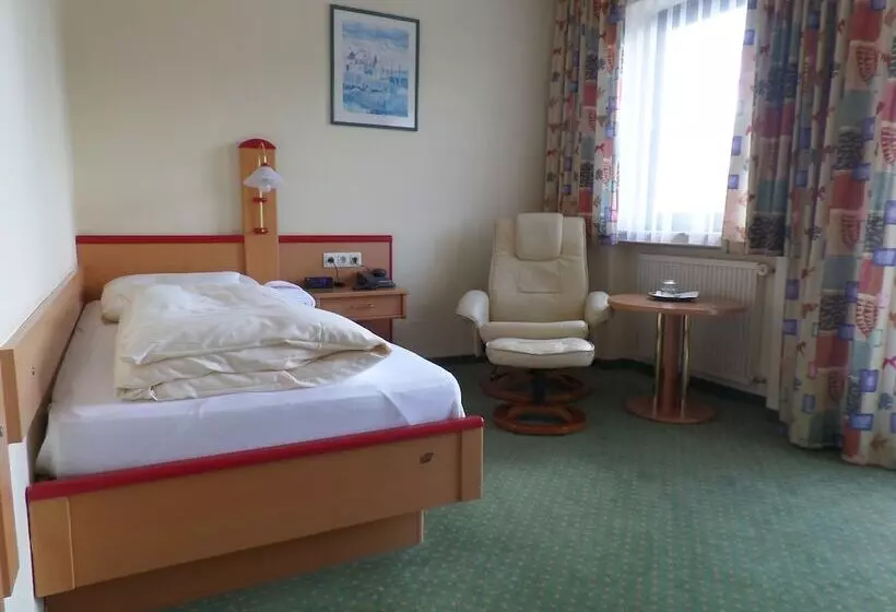 Classic Yhden Hengen Huone, Brandl