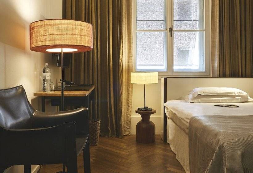 اتاق استاندارد یک نفره, Cortiina