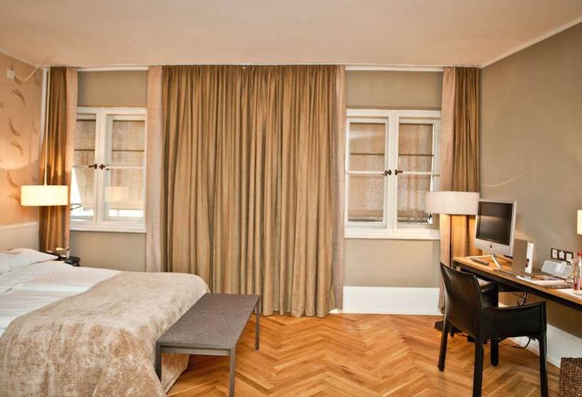 اتاق سوپریور, Cortiina