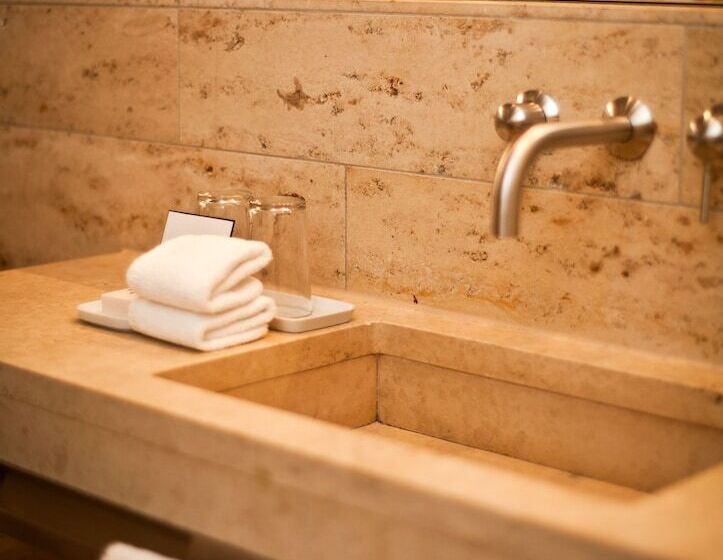 سوئیت 2 خوابه, Cortiina