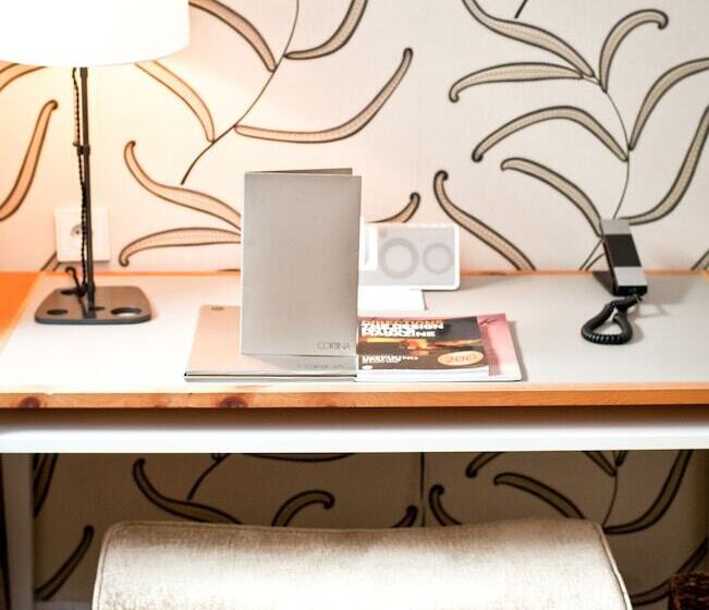 اتاق لوکس, Cortiina