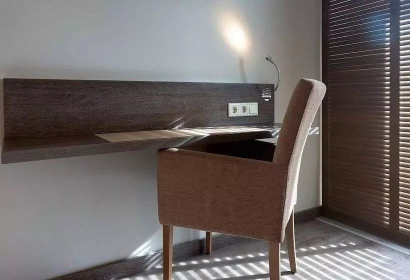 اتاق لوکس, Gio