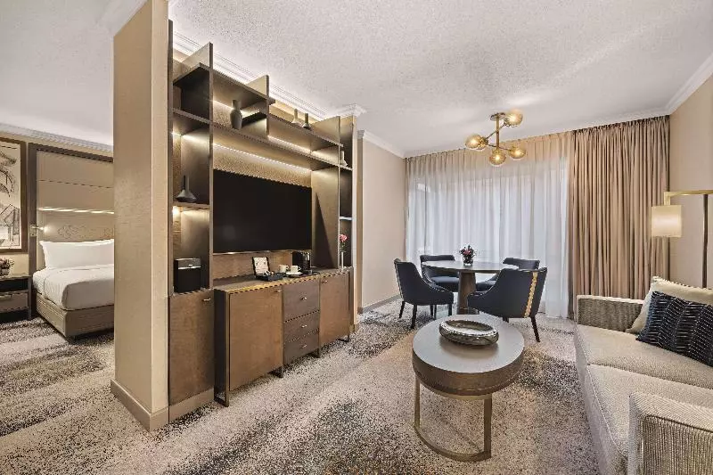 キングサイズベッドのジュニアスイート, Hilton Munich City