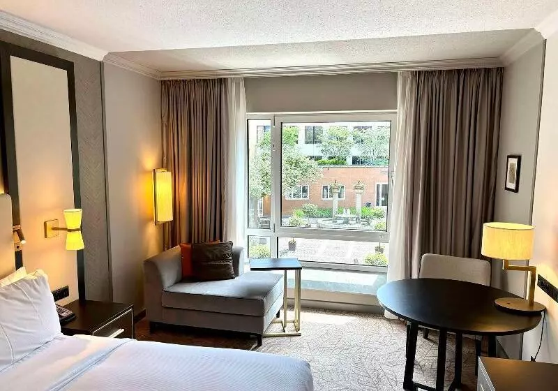 キングサイズベッドのスタンダードルーム, Hilton Munich City