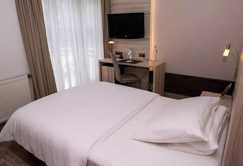 اتاق کلاس بیزنس, Kastanienhof