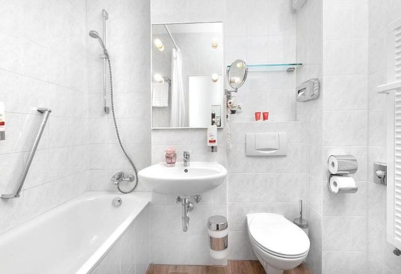 اتاق راحتی سه تخته, Leonardo Hotel Munich City North