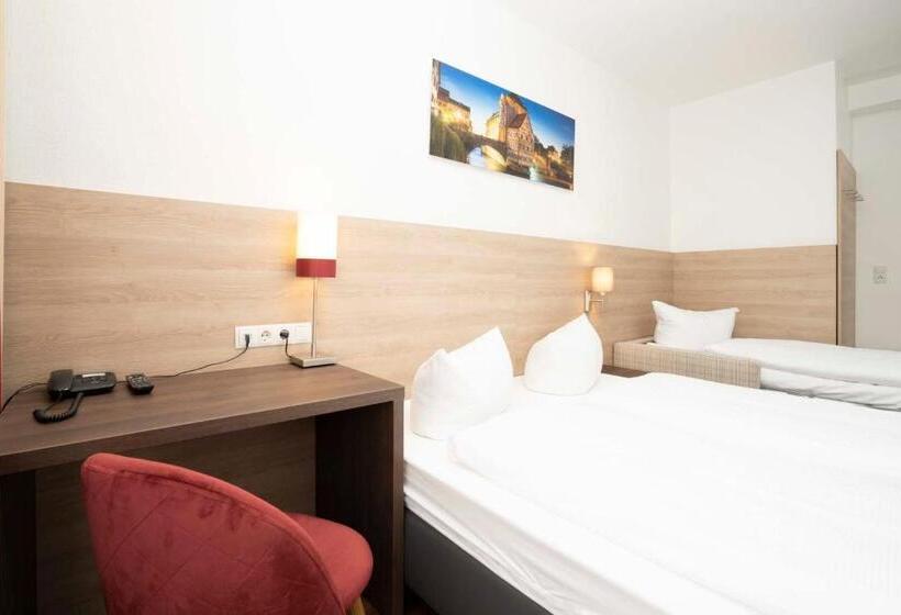 3-Bett-Standardzimmer, National