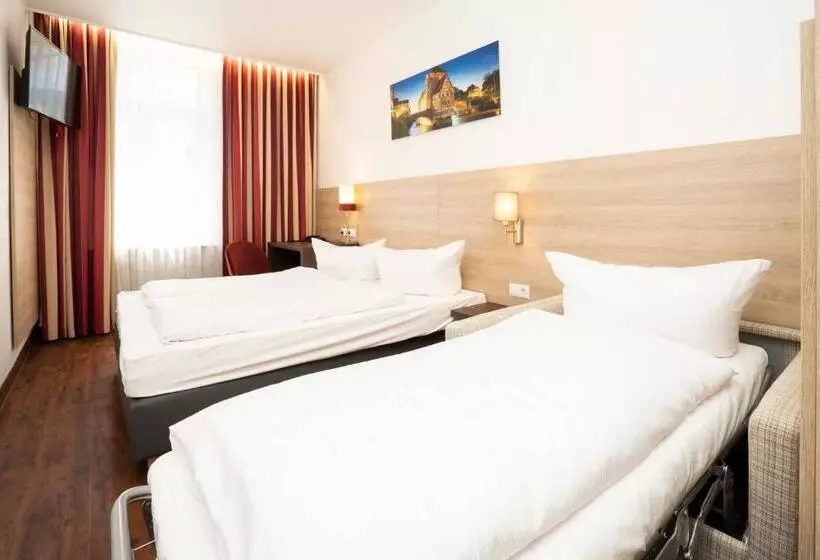 Quarto Triplo Estandar, National
