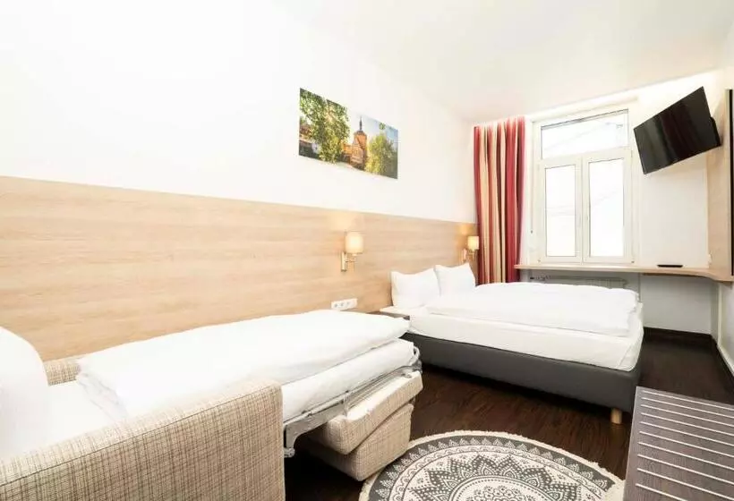 Quarto Triplo Estandar, National
