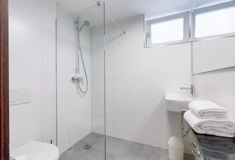 Quarto Basic, National