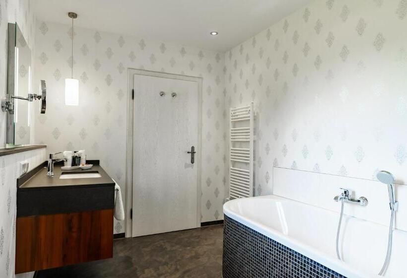 סוויטת ג'וניור, Schlosshotel Weyberhöfe