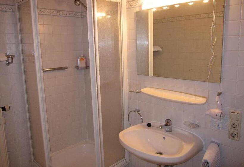 חדר סטנדרט יחיד, Zur Post