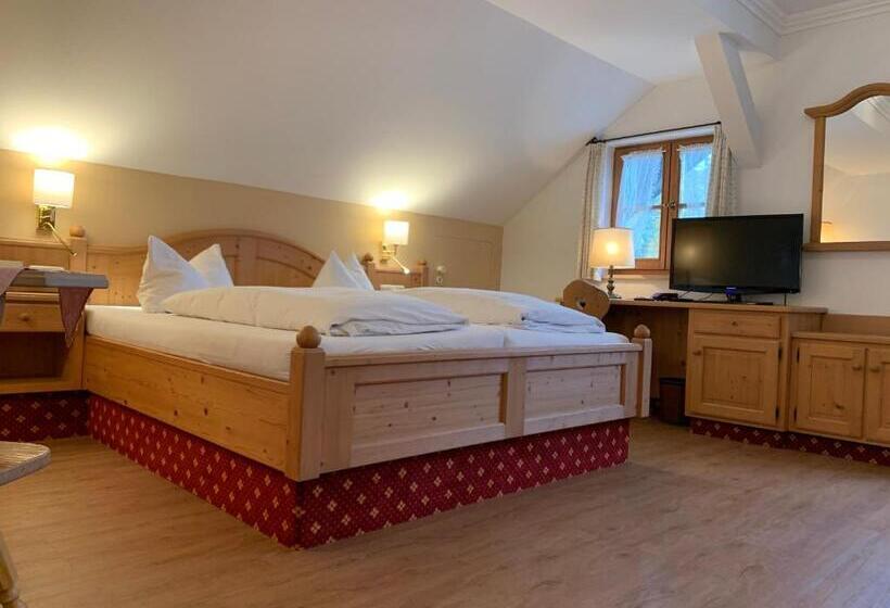 חדר סטנדרט לשלושה, Zur Post