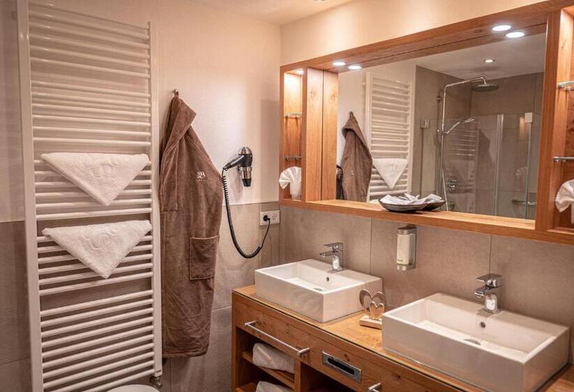 バルコニー付きデラックスルーム, Parkhotel Burgmühle