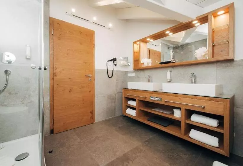 バルコニー付きデラックスルーム, Parkhotel Burgmühle