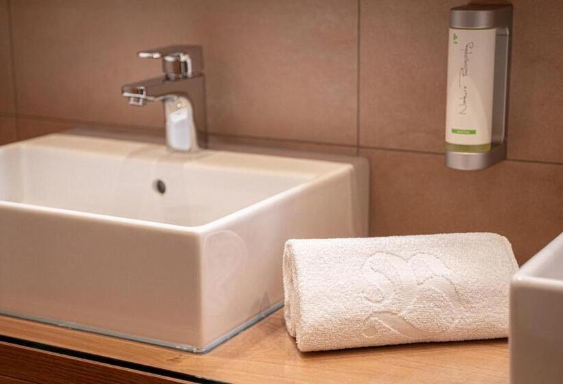 バルコニー付きデラックスルーム, Parkhotel Burgmühle