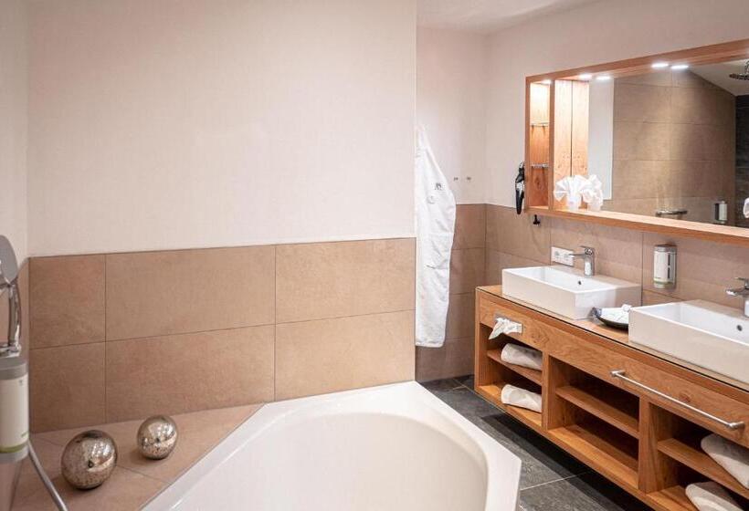 バルコニー付スイート, Parkhotel Burgmühle