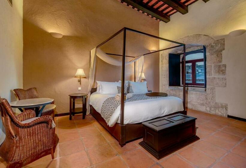 اتاق لوکس, Hodelpa Nicolas de Ovando