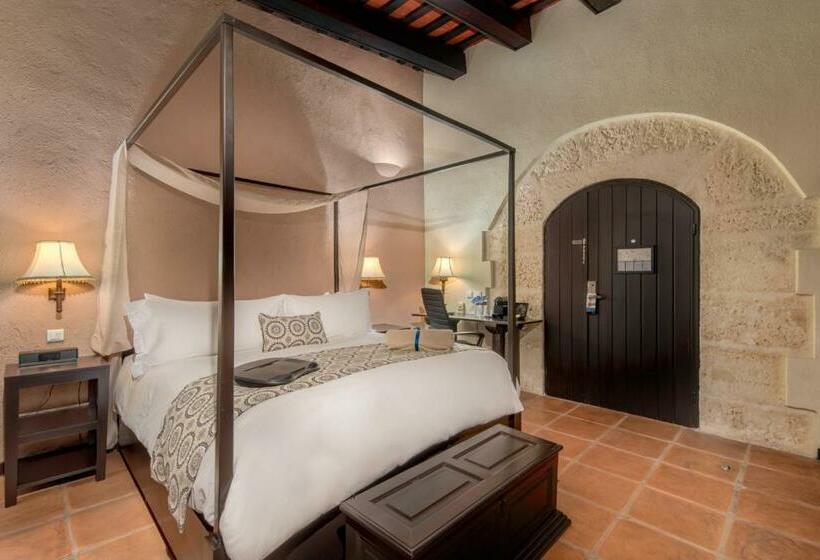 اتاق لوکس, Hodelpa Nicolas de Ovando