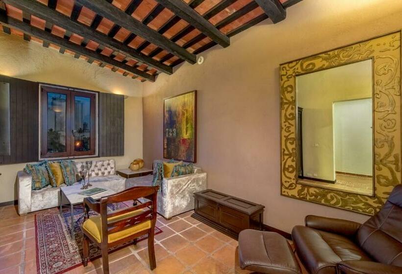 سوییت, Hodelpa Nicolas de Ovando