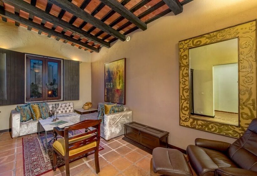 سوییت, Hodelpa Nicolas de Ovando