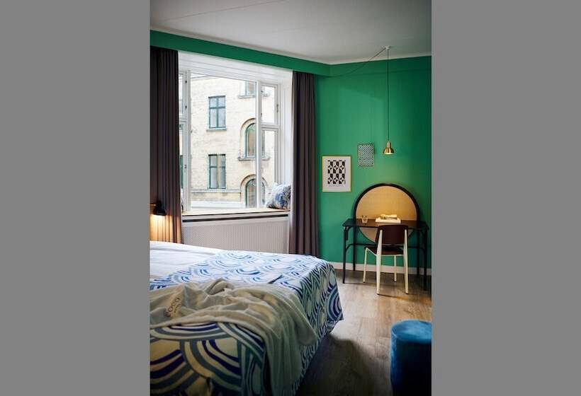 חדר סטנדרט לשלושה, Coco